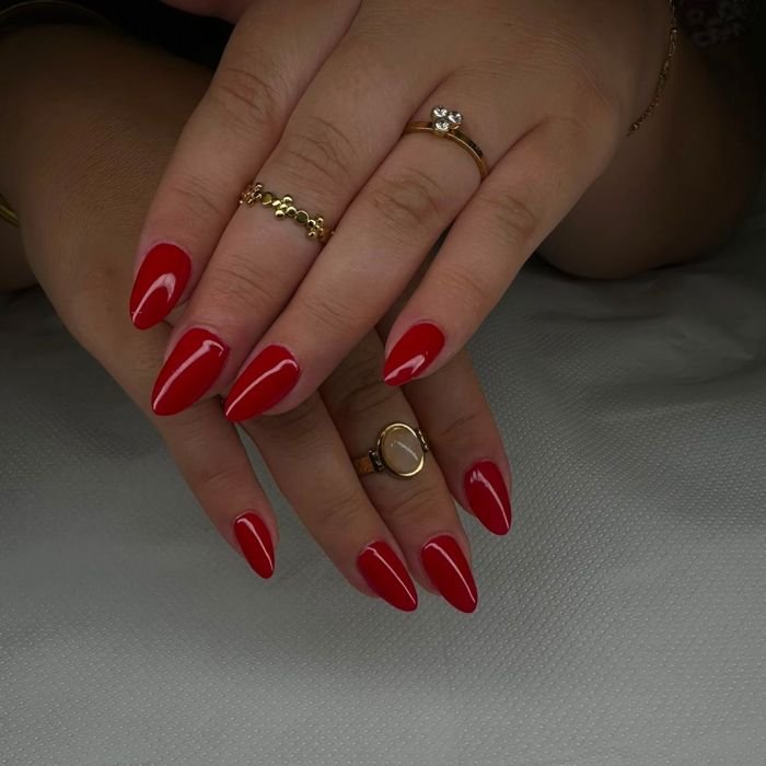 Semi-permanent rouge réalisé au studio